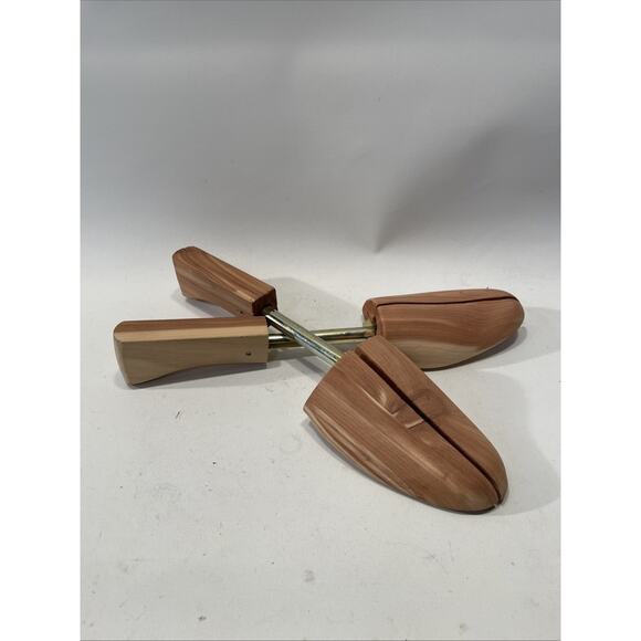 Rochester Shoe Tree Co. MENS Size MEDIUM (1 Pair) Cedar w/ Travel Almond Tip Toe - Picture 1 of 3